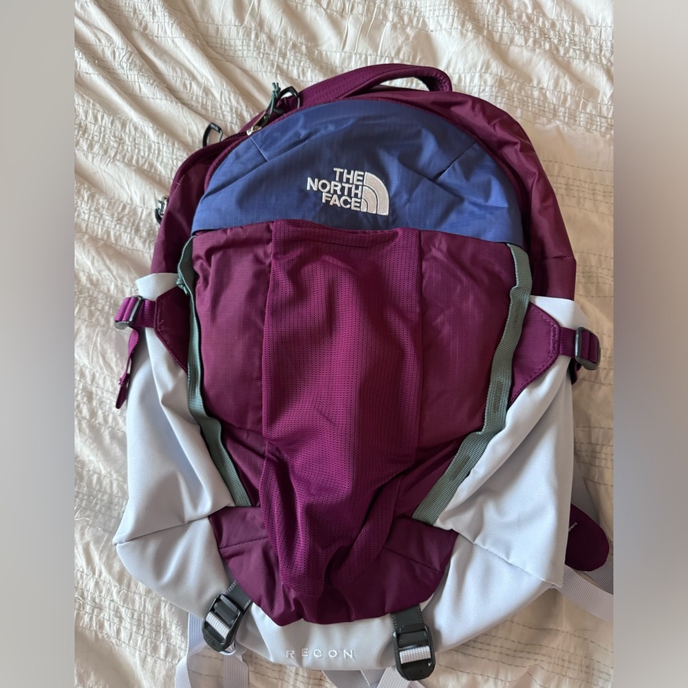 Like new (used once for like an hour) women’s North Face Recon backpack